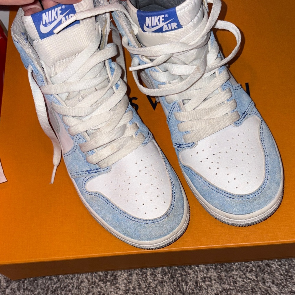 Jordan 1 Retro High
Hyper Royal Smoke Grey 6.5Y or 8/8.5 WOMEN - Picture 3 of 8